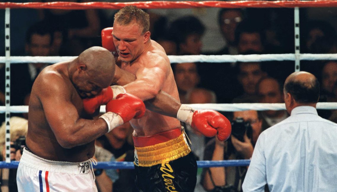 Ausgabe 1 Power Sport Magazin Arnold Schwarzenegger beim Training