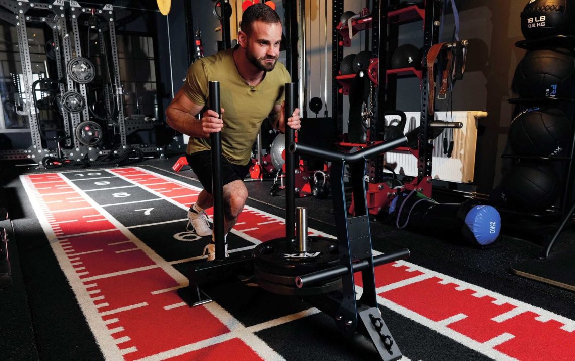 Ausgabe 1 Power Sport Magazin Arnold Schwarzenegger beim Training