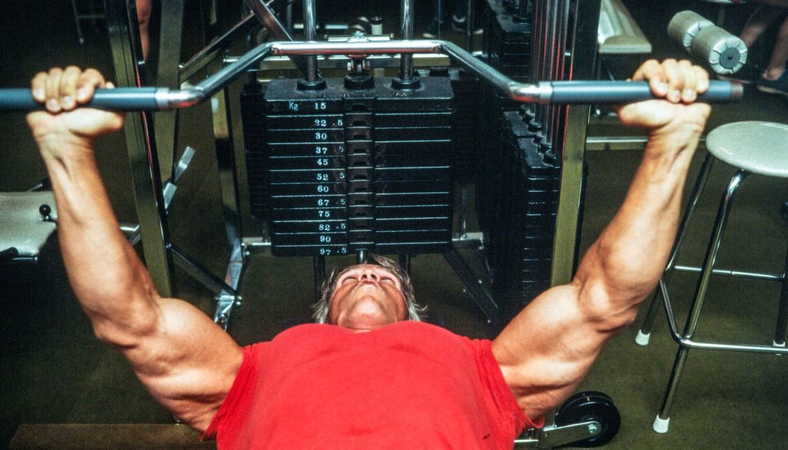 Ausgabe 1 Power Sport Magazin Arnold Schwarzenegger beim Training